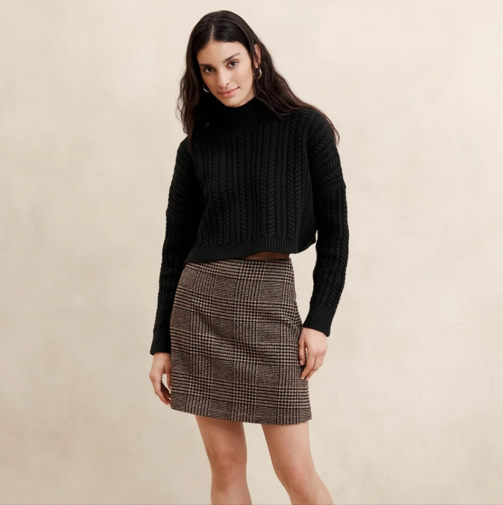 NWT Banana Republic Cropped Cable Turtle Neck Sweater